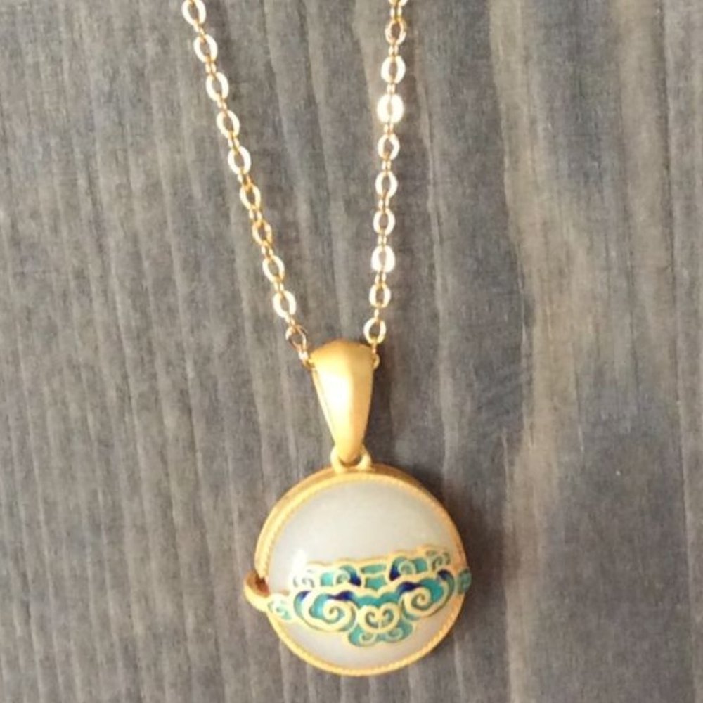 NEW NATURAL HATIAN WHITE JADE ROUND NECKLACE NEW IN ENAMEL